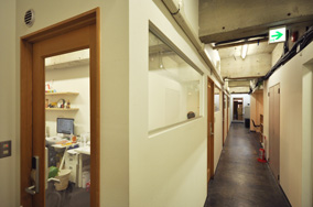 facility13 4階通路